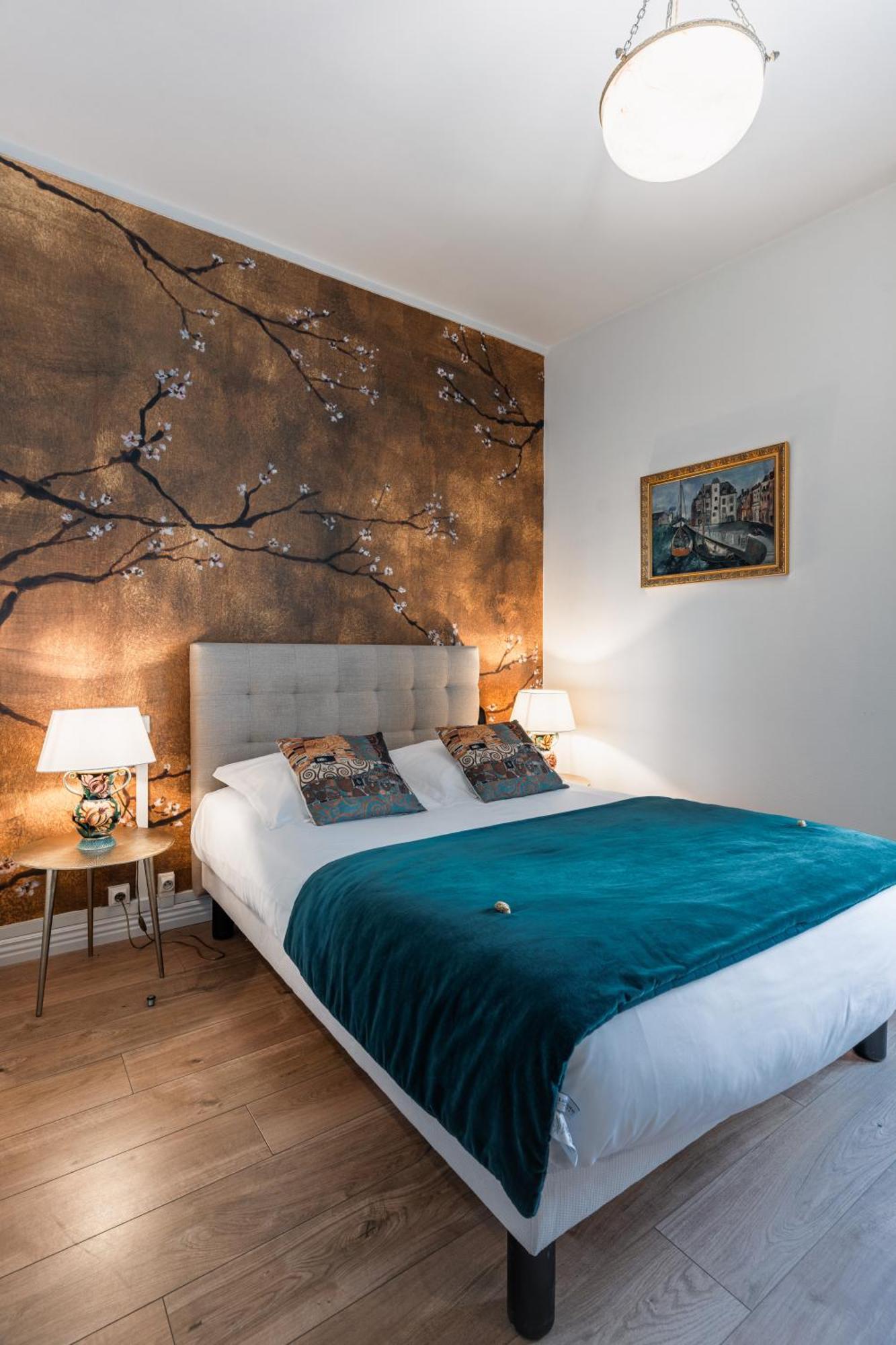 Superior Double Room Street View